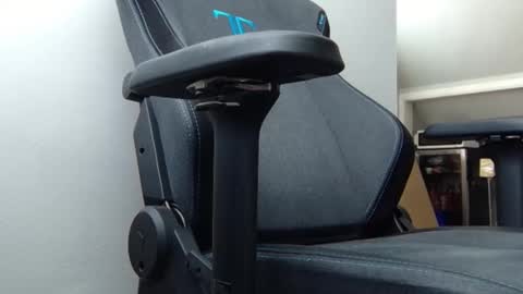 Snapshot of blzd5 chatting on October 19, 2025, 6:08 pm blzd5 online show from October 19, 2025, 6:08 pm