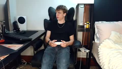 Snapshot of bobby72738 chatting on September 19, 2025, 5:42 am bobby72738 online show from September 19, 2025, 5:42 am