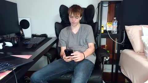 Snapshot of bobby72738 chatting on September 24, 2025, 2:26 am bobby72738 online show from September 24, 2025, 2:26 am