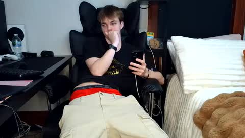 Snapshot of bobby72738 chatting on September 28, 2025, 3:56 am bobby72738 online show from September 28, 2025, 3:56 am