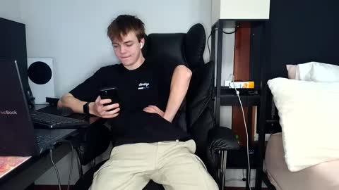 Snapshot of bobby72738 chatting on September 30, 2025, 3:11 am bobby72738 online show from September 30, 2025, 3:11 am