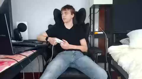 Snapshot of bobby72738 chatting on October 11, 2025, 2:33 am bobby72738 online show from October 11, 2025, 2:33 am