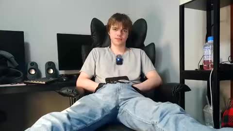 Snapshot of bobby72738 chatting on December 15, 2025, 6:28 am bobby72738 online show from December 15, 2025, 6:28 am