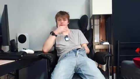 Snapshot of bobby72738 chatting on December 16, 2025, 4:06 am bobby72738 online show from December 16, 2025, 4:06 am