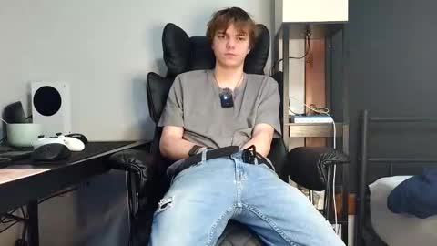 Snapshot of bobby72738 chatting on December 17, 2025, 3:34 am bobby72738 online show from December 17, 2025, 3:34 am