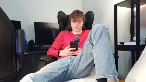 Snapshot of bobby72738 chatting on January 7, 2026, 3:42 am bobby72738 online show from January 7, 2026, 3:42 am