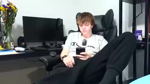 Snapshot of bobby72738 chatting on February 11, 2026, 3:33 am bobby72738 online show from February 11, 2026, 3:33 am