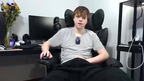 Snapshot of bobby72738 chatting on February 16, 2026, 4:41 am bobby72738 online show from February 16, 2026, 4:41 am