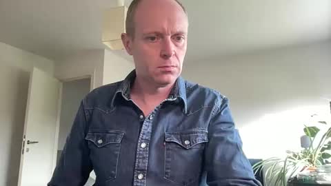 Snapshot of boegieboy76 chatting on October 31, 2025, 11:22 am ask me online show from October 31, 2025, 11:22 am