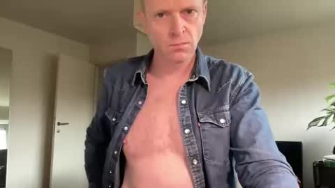 Snapshot of boegieboy76 chatting on November 14, 2025, 9:19 am ask me online show from November 14, 2025, 9:19 am