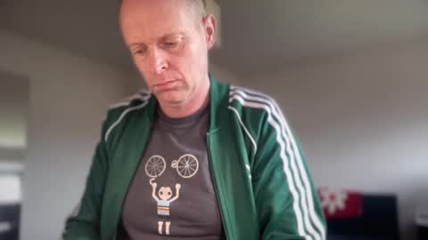 Snapshot of boegieboy76 chatting on February 2, 2026, 10:03 am ask me online show from February 2, 2026, 10:03 am