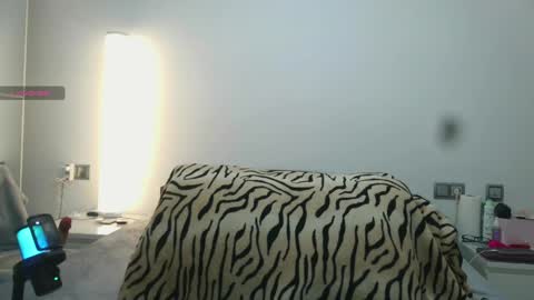 Snapshot of bonbonsitos_69 chatting on April 2, 2026, 8:01 am Lucy online show from April 2, 2026, 8:01 am