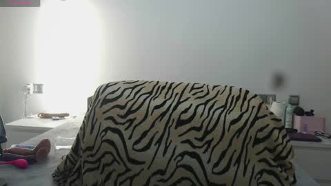 Snapshot of bonbonsitos_69 chatting on April 7, 2026, 10:48 am Lucy online show from April 7, 2026, 10:48 am