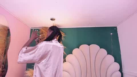 bonieklent online show from March 11, 2025, 2:54 am