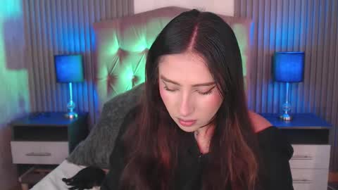 bonnali_lune online show from January 15, 2026, 2:16 am