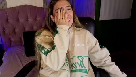 bonnali_lune online show from May 23, 2026, 4:39 am