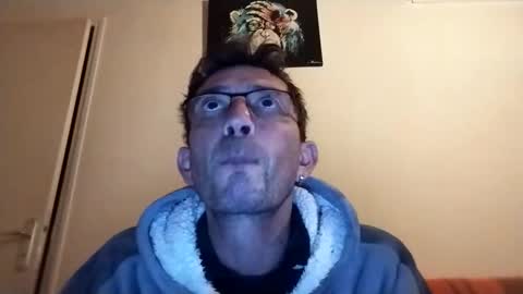 bonnequeue53 online show from March 8, 2026, 6:39 am