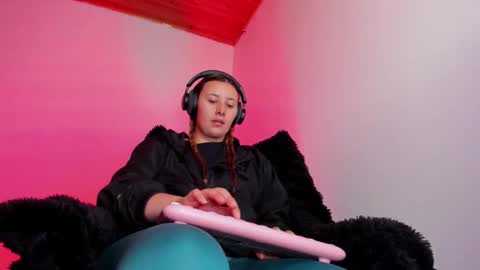 Bonnie Help me reach 500 likes online show from January 17, 2026, 10:57 pm