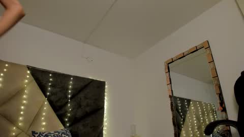   online show from November 5, 2025, 11:49 pm