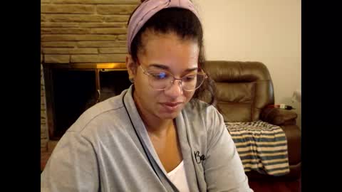 Queen Bon Vivantt online show from November 3, 2025, 2:18 pm