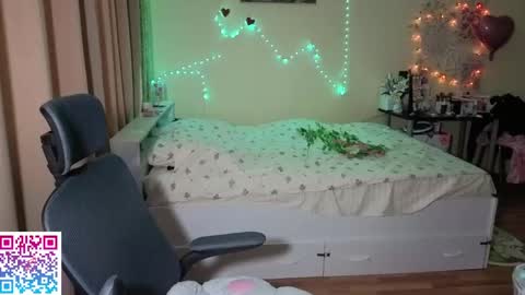 Snapshot of booozekirs_ chatting on April 15, 2026, 2:29 am Milena online show from April 15, 2026, 2:29 am