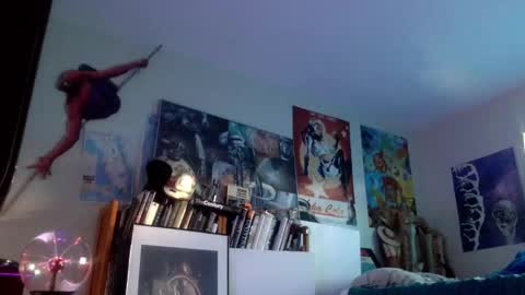 Bottomboo7 online show from October 8, 2025, 12:03 pm