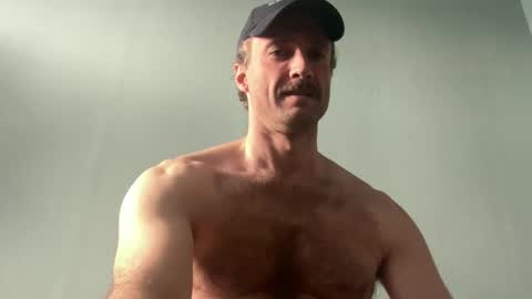 bottommanbln online show from October 25, 2025, 10:23 am