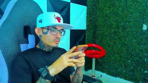 boy_tatto77 online show from March 22, 2026, 12:41 pm