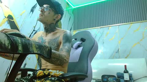 boy_tatto77 online show from March 27, 2026, 4:07 pm