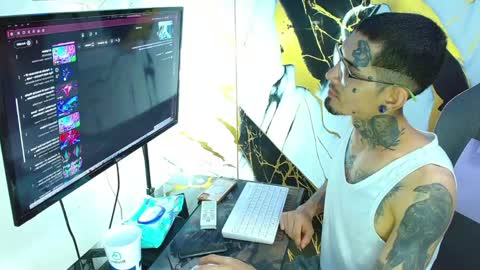boy_tatto77 online show from April 25, 2026, 1:41 pm