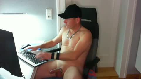 Snapshot of boycatcher chatting on December 19, 2024, 9:17 pm Julian online show from December 19, 2024, 9:17 pm