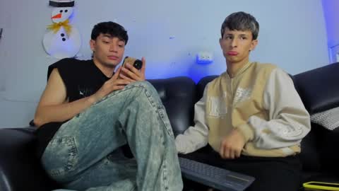 Snapshot of boysweet_boys chatting on December 29, 2024, 9:20 pm Paul and Max online show from December 29, 2024, 9:20 pm