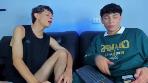 Snapshot of boysweet_boys chatting on January 28, 2025, 9:19 pm Paul and Max online show from January 28, 2025, 9:19 pm