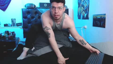 brad hot boy online show from January 11, 2025, 4:14 pm