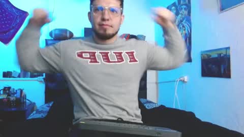 brad hot boy online show from September 10, 2025, 4:23 am