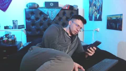 brad hot boy online show from October 14, 2025, 6:31 pm