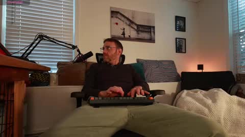 Snapshot of bradbronton chatting on February 10, 2025, 8:42 pm BradBronton online show from February 10, 2025, 8:42 pm