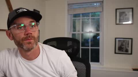 Snapshot of bradbronton chatting on September 16, 2025, 10:44 pm BradBronton online show from September 16, 2025, 10:44 pm