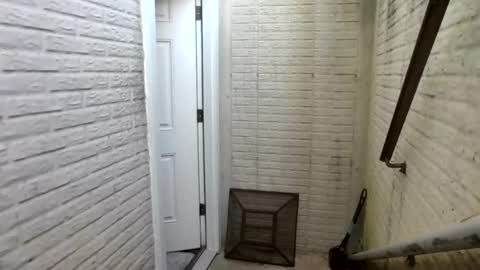 bradley203470 online show from April 16, 2026, 9:39 pm