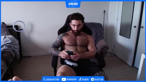 Snapshot of bradtrainn chatting on March 25, 2026, 4:02 pm bradtrainn online show from March 25, 2026, 4:02 pm