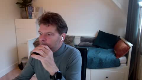 Snapshot of bram1944972145 chatting on December 20, 2024, 9:00 am Bram online show from December 20, 2024, 9:00 am