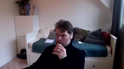 Snapshot of bram1944972145 chatting on January 10, 2025, 10:17 am Bram online show from January 10, 2025, 10:17 am