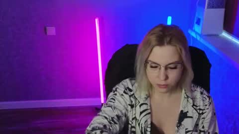 Belle  online show from February 12, 2025, 2:56 am