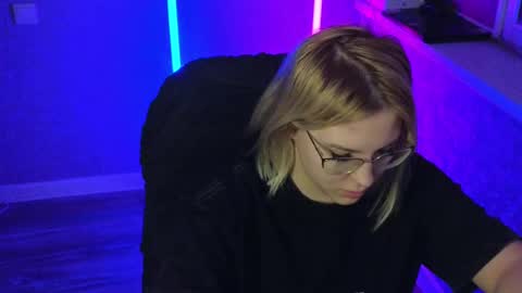 Belle  online show from February 21, 2025, 12:05 am