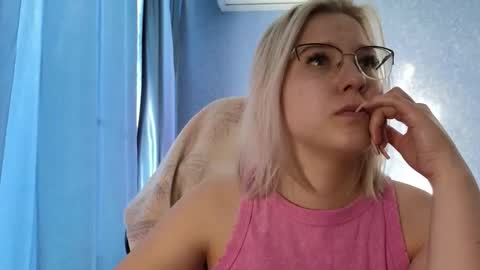 Belle  online show from September 12, 2025, 2:33 am