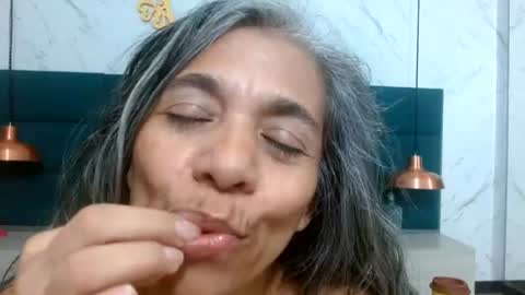 Snapshot of brenda_velasquez chatting on June 18, 2026, 8:13 pm BRENDA VELASQUEZ online show from June 18, 2026, 8:13 pm