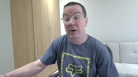 Snapshot of brettdj chatting on September 27, 2025, 11:26 am Brett online show from September 27, 2025, 11:26 am