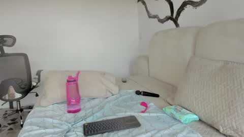 Snapshot of bridgetrodriguez chatting on January 17, 2025, 6:23 pm online show from January 17, 2025, 6:23 pm