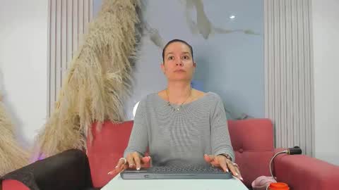 Snapshot of bridgetrodriguez chatting on February 15, 2026, 11:52 am online show from February 15, 2026, 11:52 am