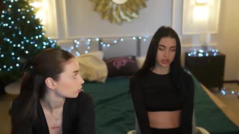 Diamonds Girls online show from December 17, 2025, 12:00 pm